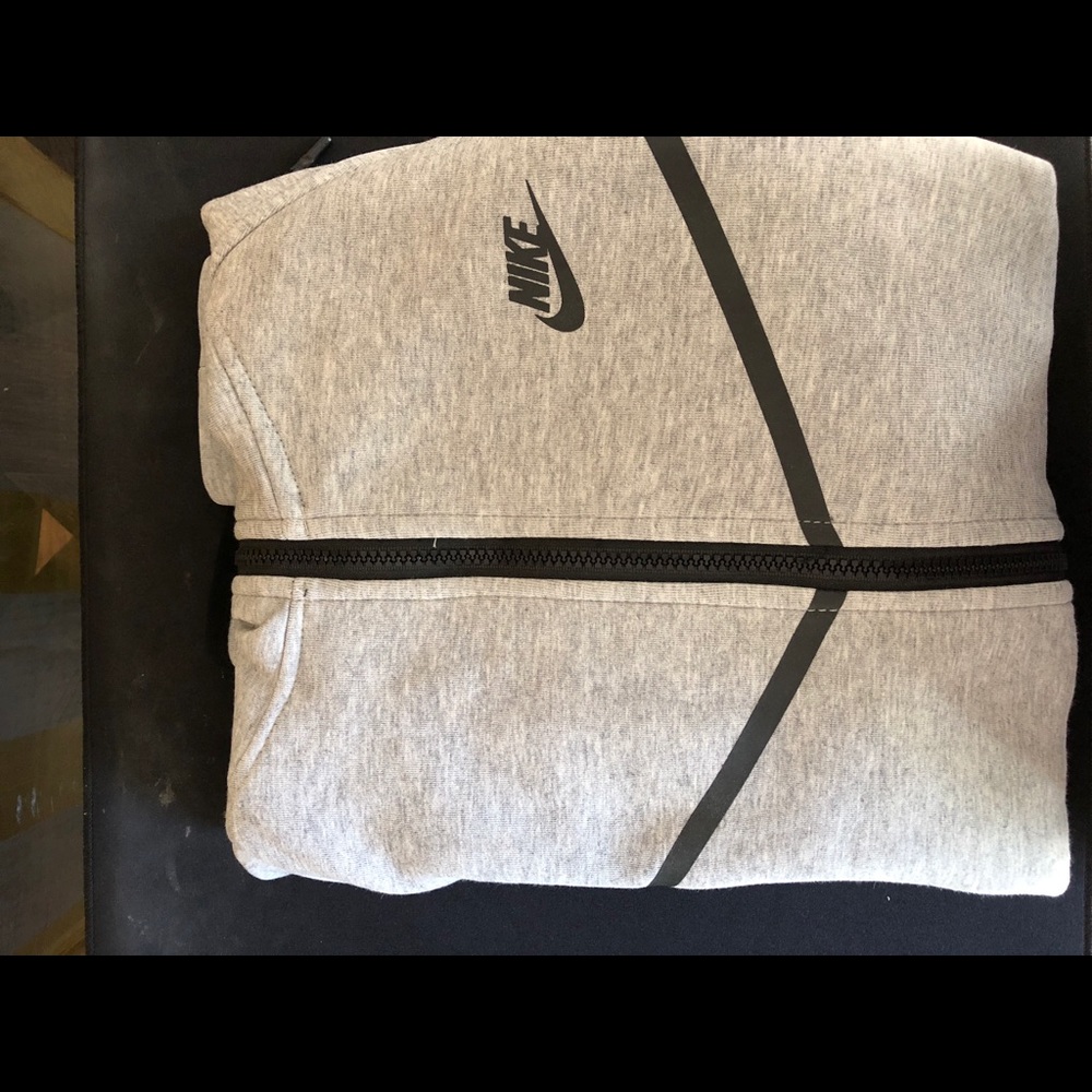 Nike tech fleece full zip jacket - Picture 2 of 4